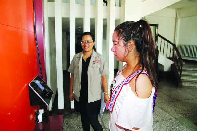 為加強(qiáng)公司機(jī)關(guān)基礎(chǔ)管理，公司機(jī)關(guān)自本月1日起實行考勤刷臉管理制度